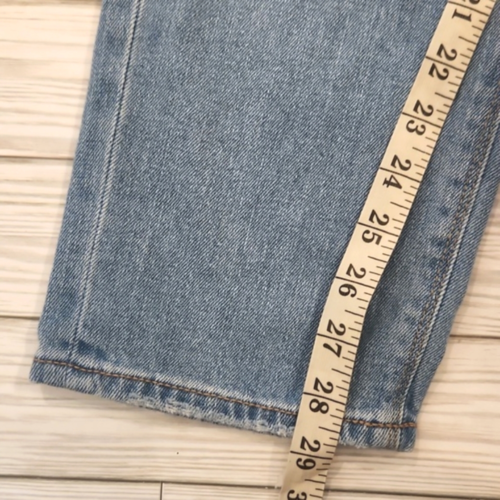 Womens American Eagle distressed mom jeans size 8. - Picture 11 of 11